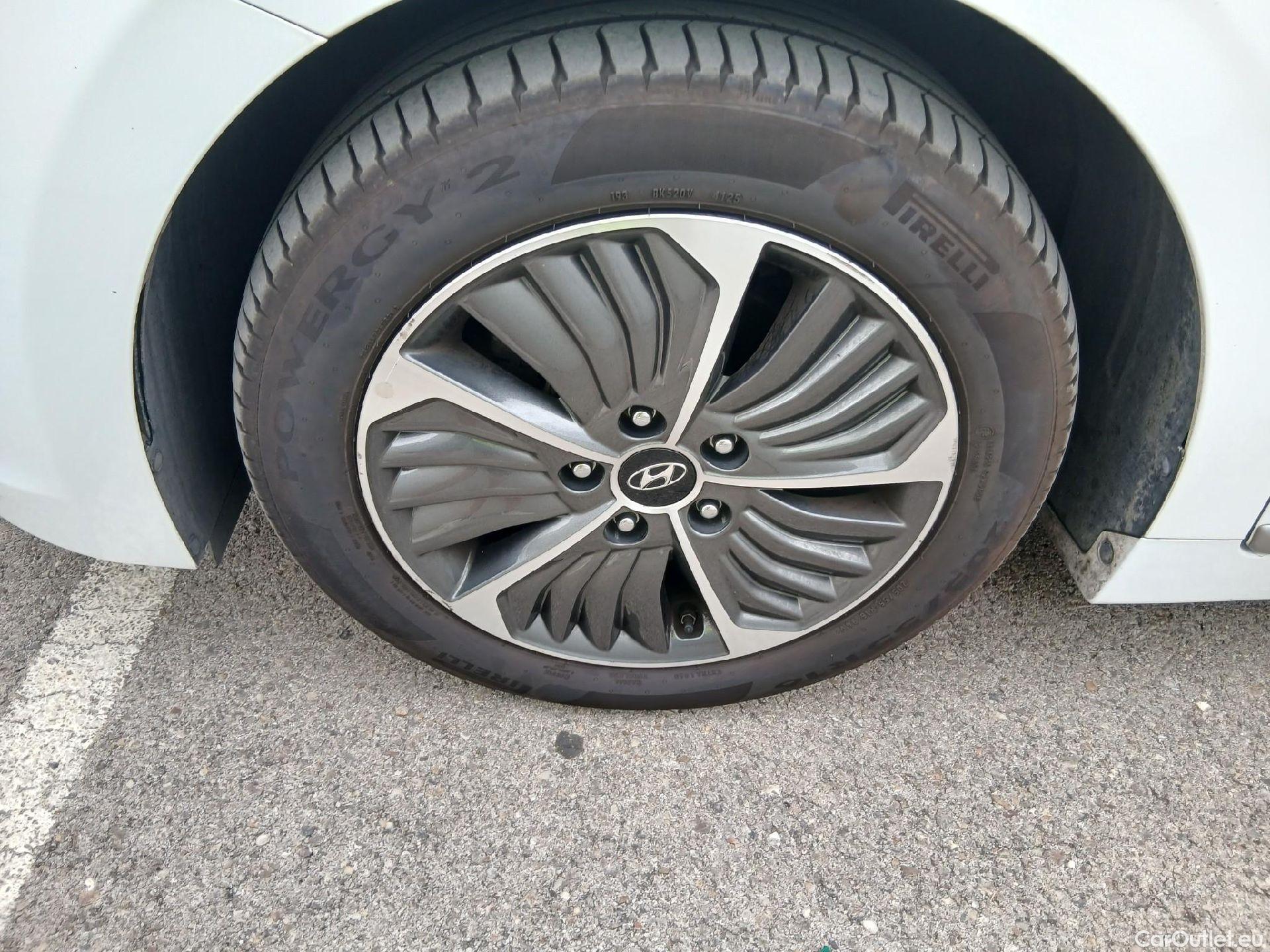  Hyundai   Ioniq HYUNDAI / 2019 / 5P / berlina con portón 1.6 GDI PHEV Klass DCT #12