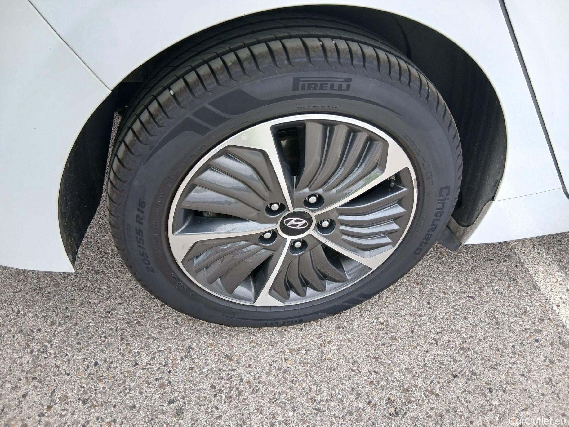  Hyundai   Ioniq HYUNDAI / 2019 / 5P / berlina con portón 1.6 GDI PHEV Klass DCT #30
