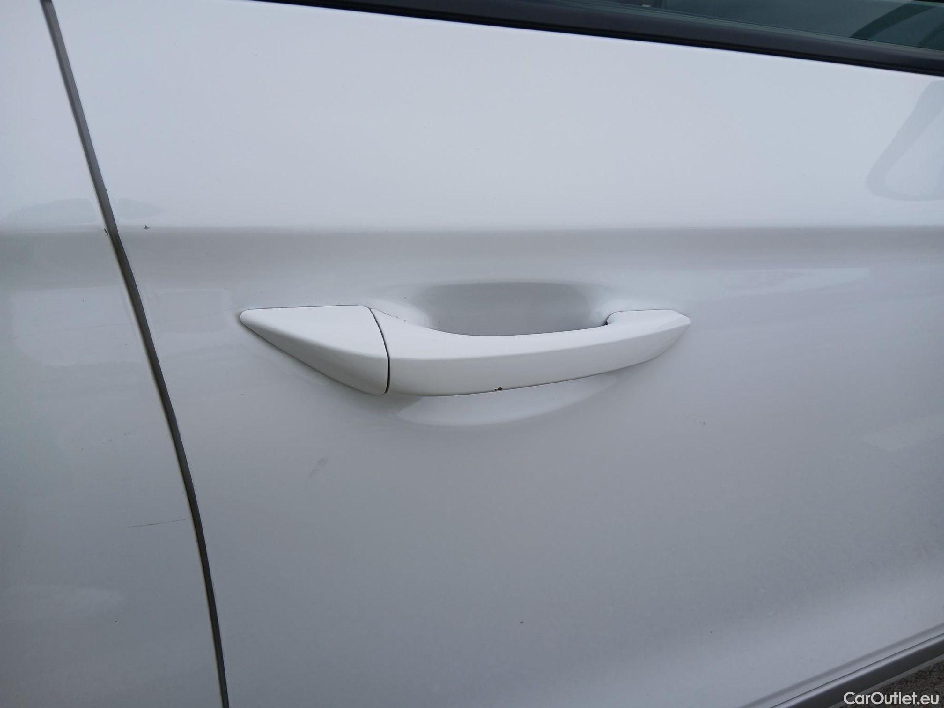  Hyundai   Ioniq HYUNDAI / 2019 / 5P / berlina con portón 1.6 GDI PHEV Klass DCT #34