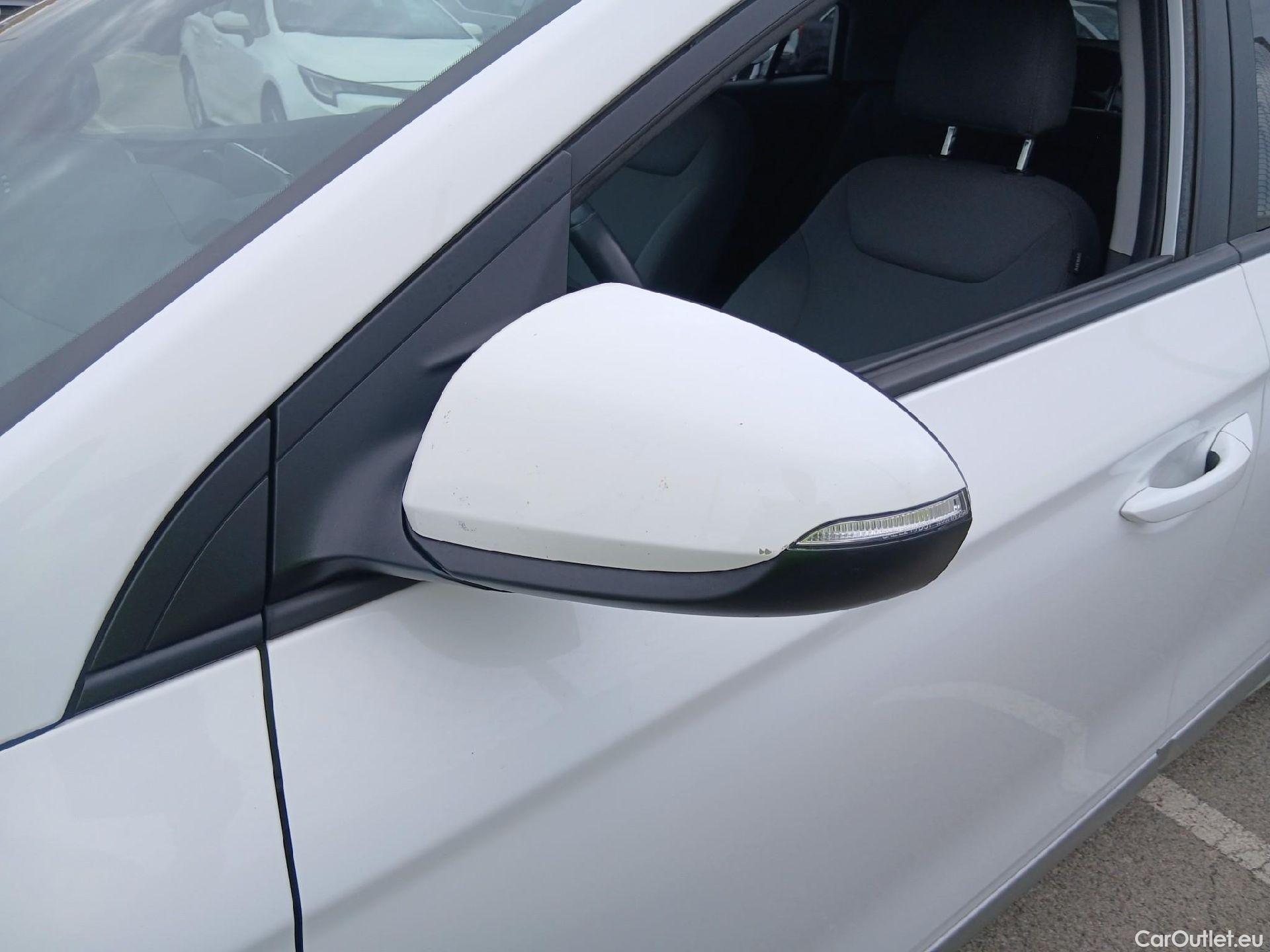  Hyundai   Ioniq HYUNDAI / 2019 / 5P / berlina con portón 1.6 GDI PHEV Klass DCT #13