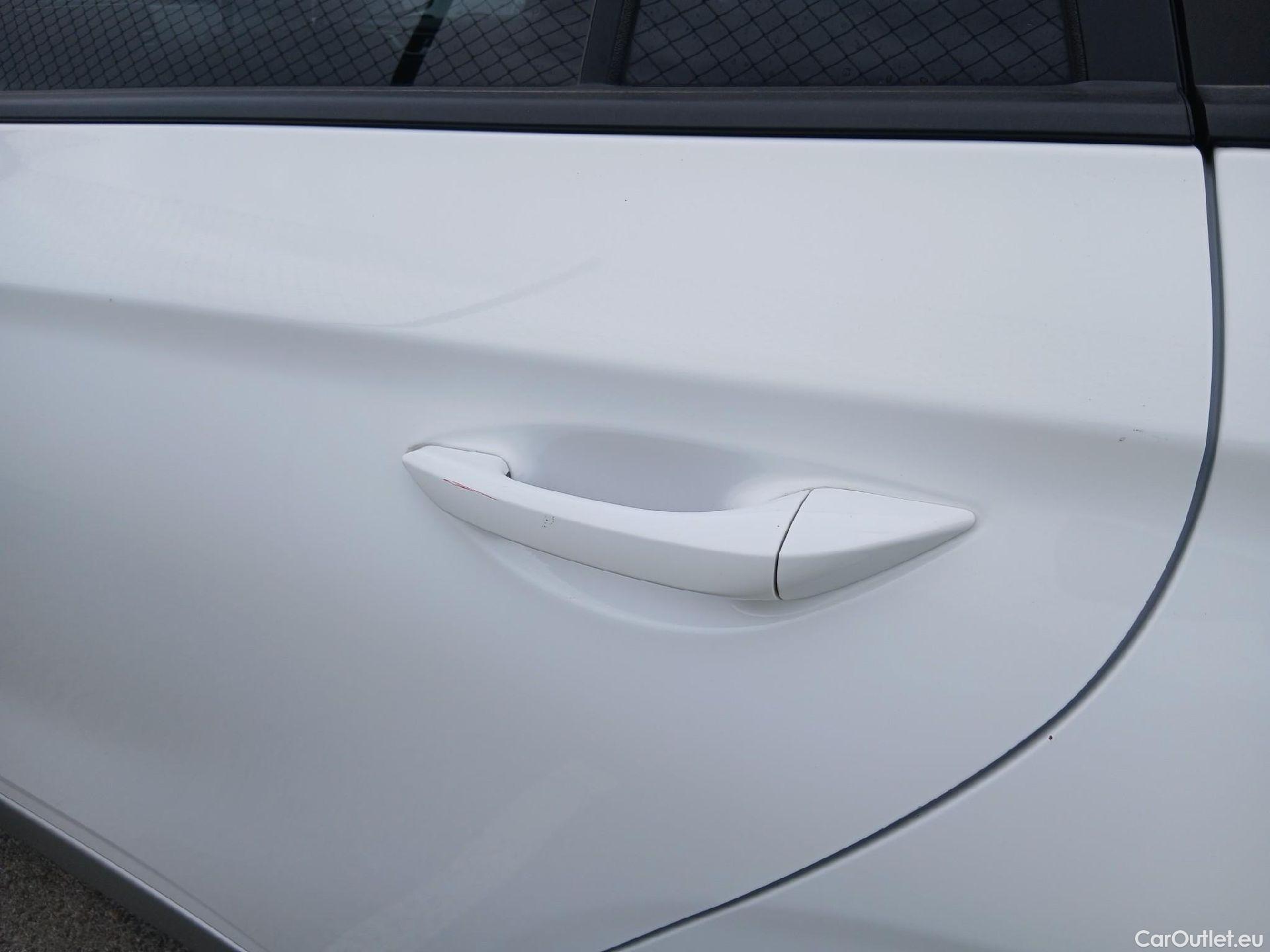  Hyundai   Ioniq HYUNDAI / 2019 / 5P / berlina con portón 1.6 GDI PHEV Klass DCT #18