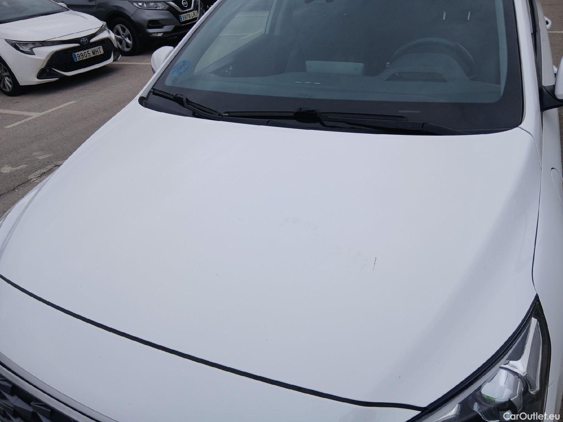  Hyundai   Ioniq HYUNDAI / 2019 / 5P / berlina con portón 1.6 GDI PHEV Klass DCT #3