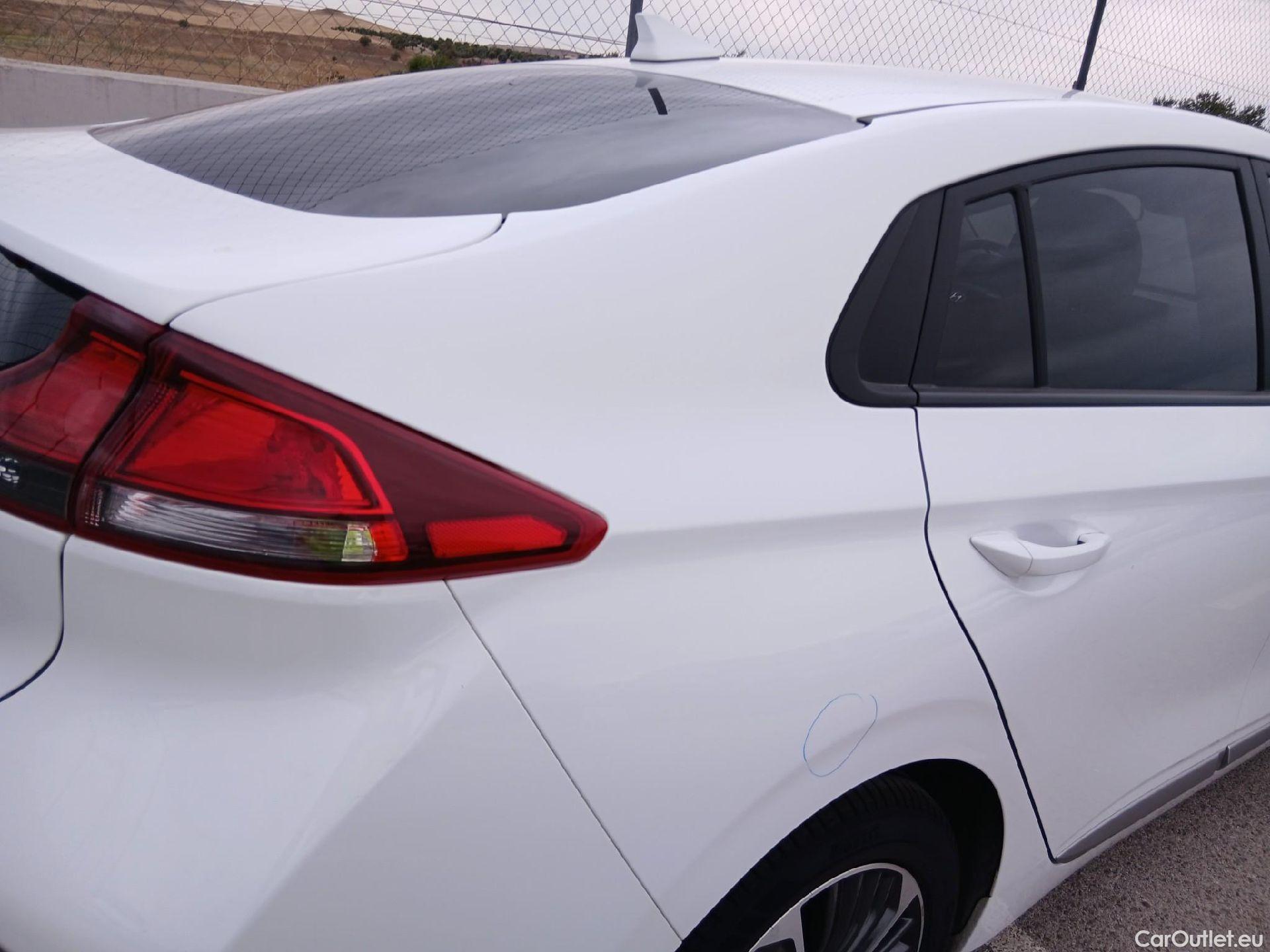  Hyundai   Ioniq HYUNDAI / 2019 / 5P / berlina con portón 1.6 GDI PHEV Klass DCT #29