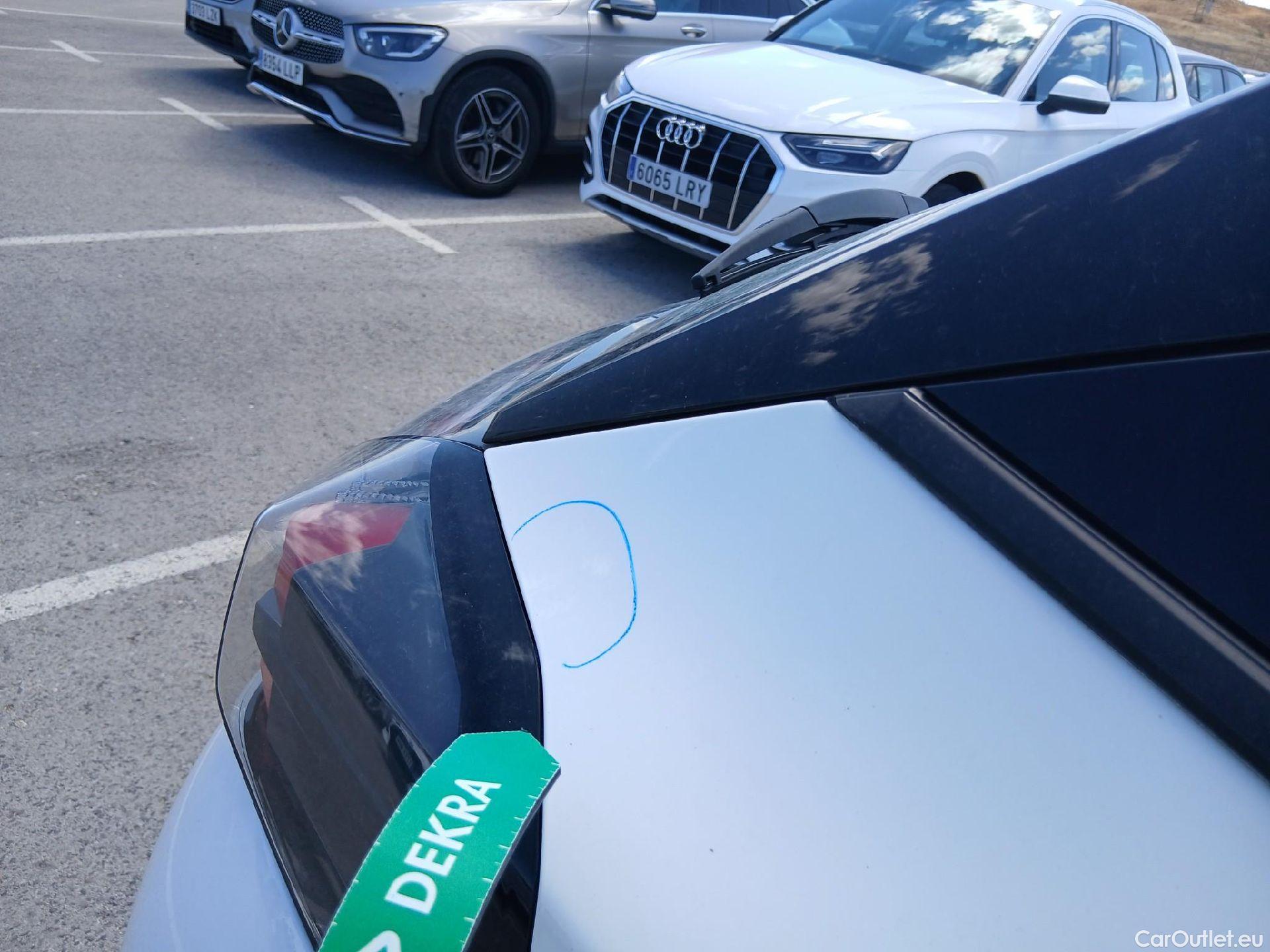  Peugeot  2008 PEUGEOT  / 2019 / 5P / todoterreno Active BlueHDI 81kW (110CV) #32