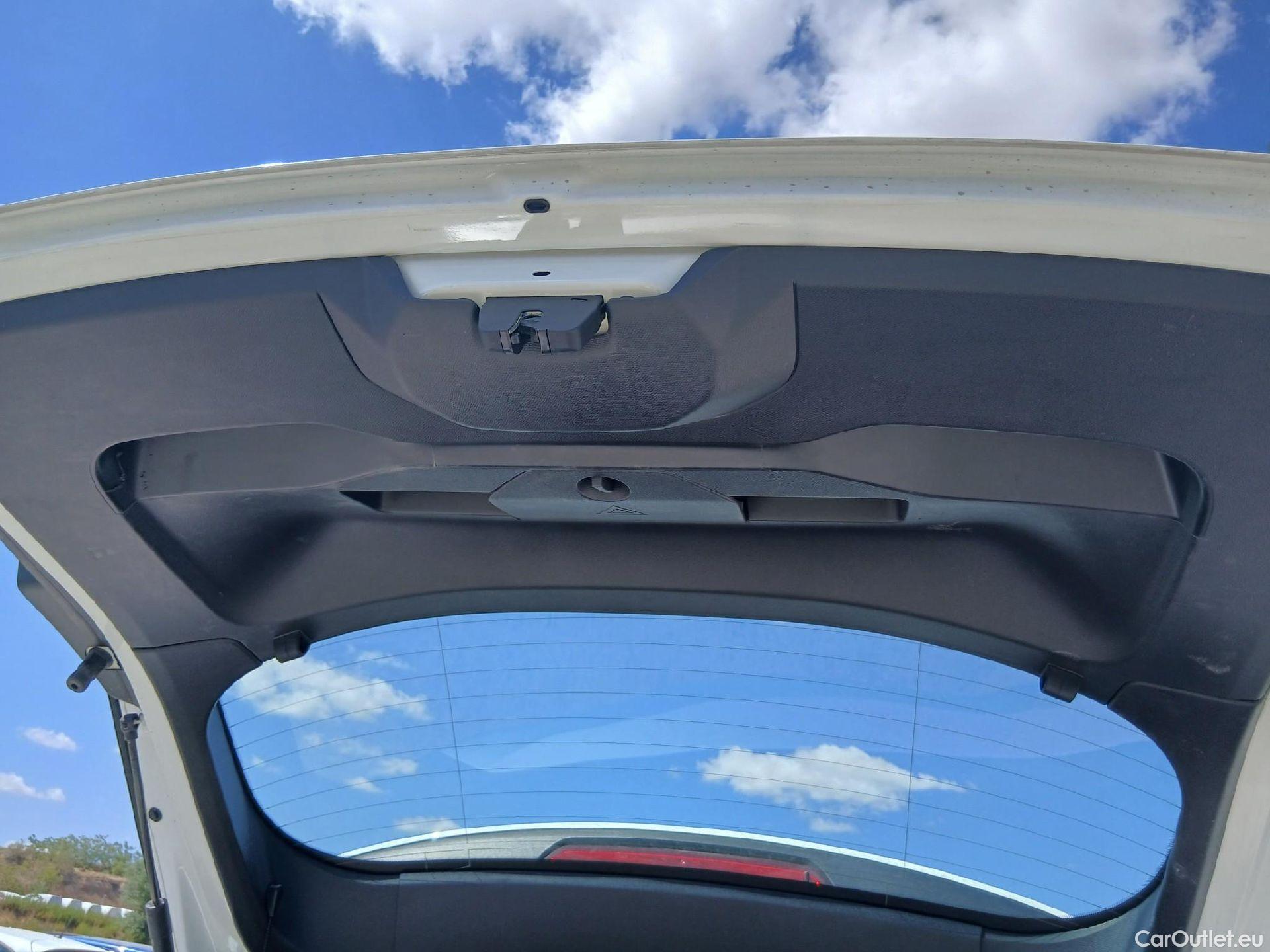  Peugeot  2008 PEUGEOT  / 2019 / 5P / todoterreno Active BlueHDI 81kW (110CV) #49