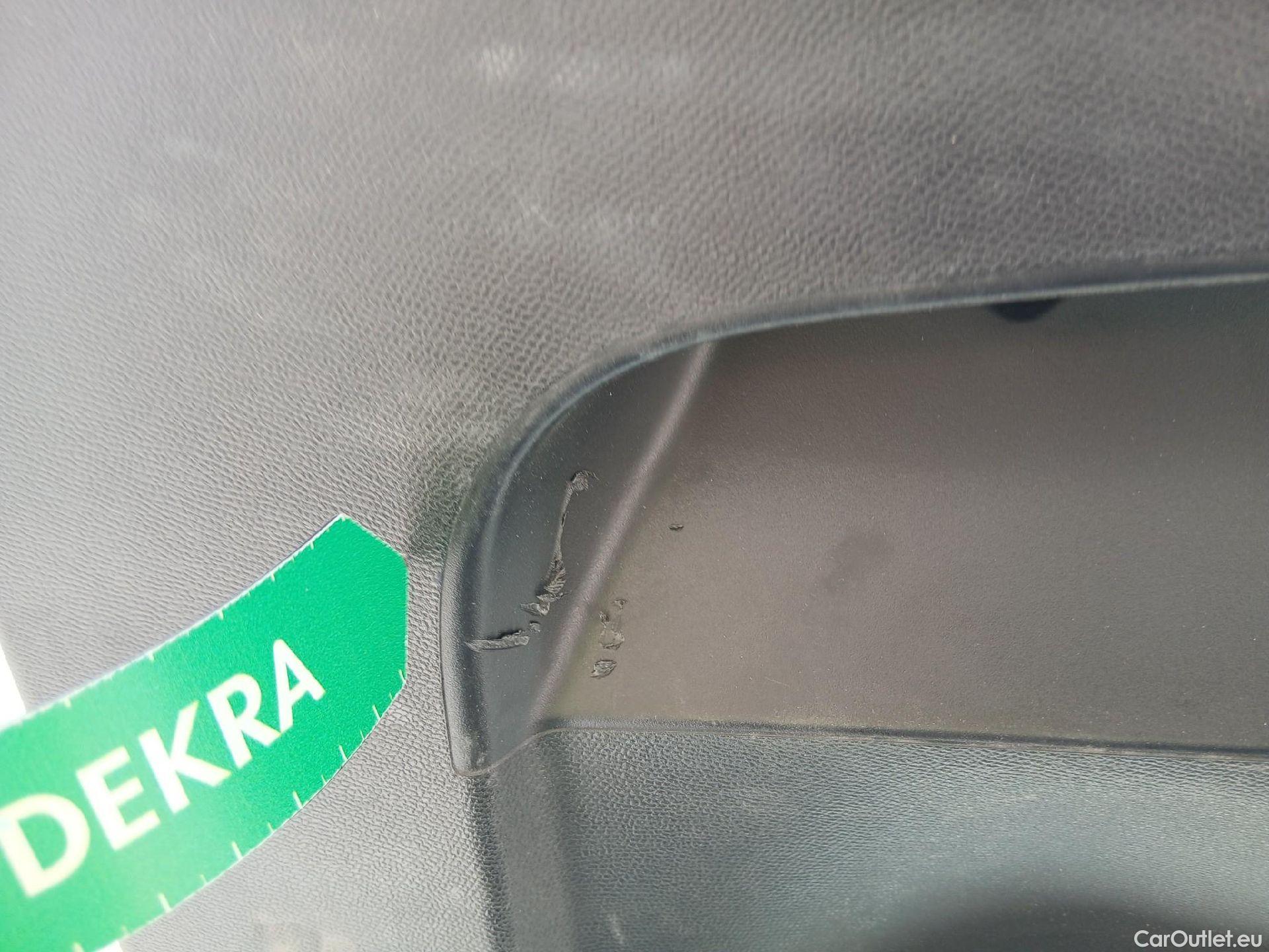  Peugeot  2008 PEUGEOT  / 2019 / 5P / todoterreno Active BlueHDI 81kW (110CV) #48