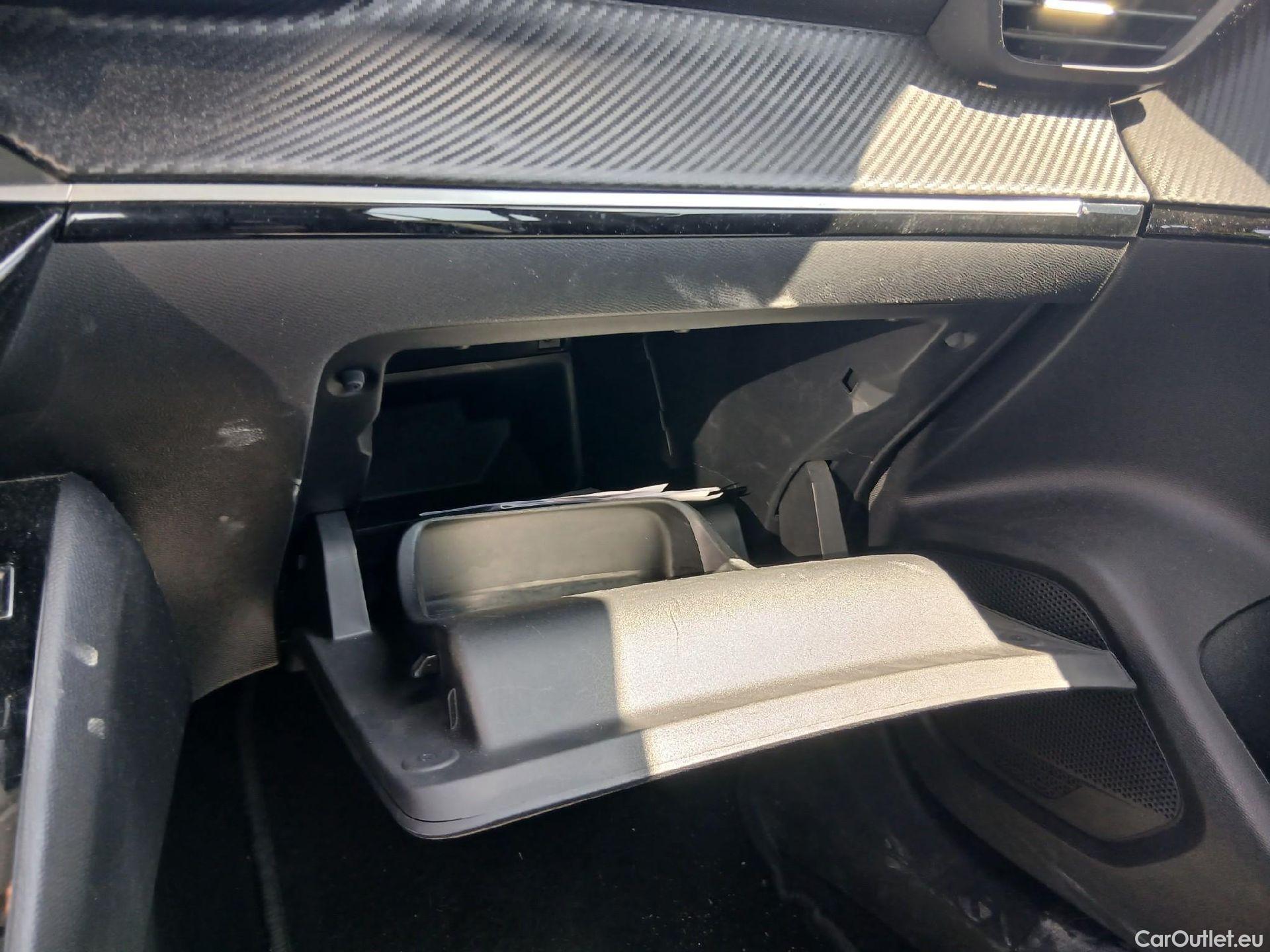  Peugeot  2008 PEUGEOT  / 2019 / 5P / todoterreno Active BlueHDI 81kW (110CV) #1