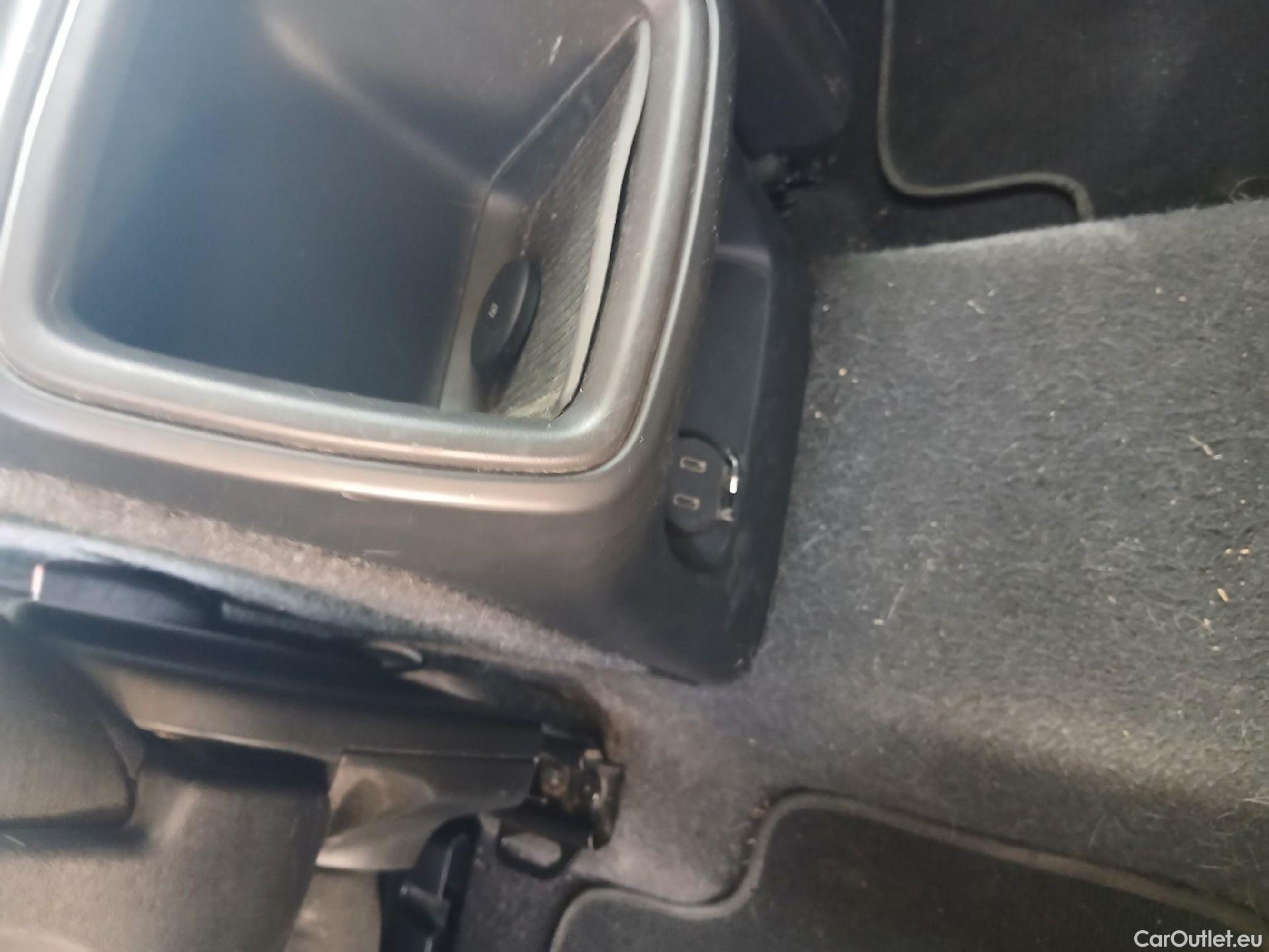  Volvo  XC 40 VOLVO XC40 / 2017 / 5P / todoterreno 1.5 T2 Momentum Core Auto #9