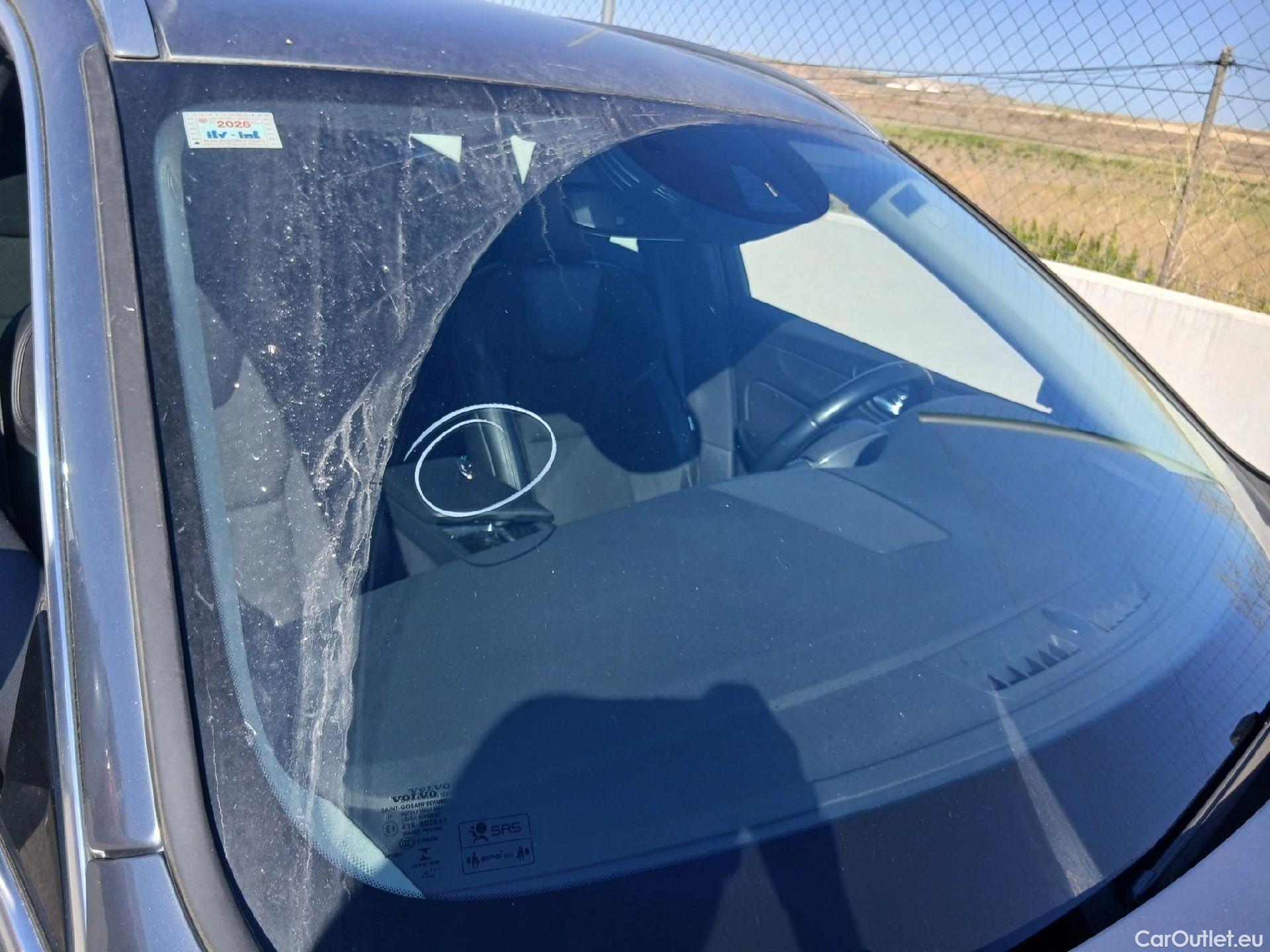  Volvo  XC60 VOLVO  / 2017 / 5P / todoterreno 2.0 B4 D AWD Momentum Pro Auto #4