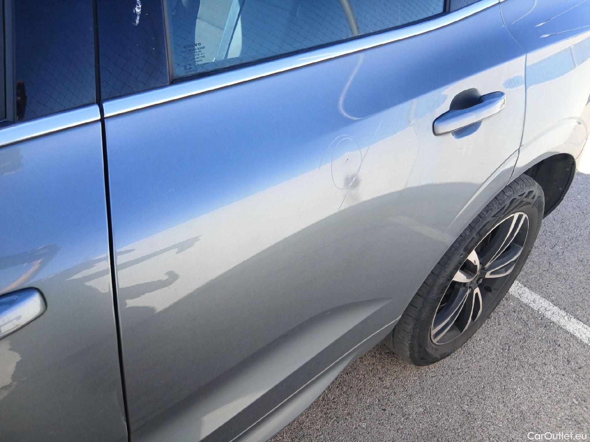  Volvo  XC60 VOLVO  / 2017 / 5P / todoterreno 2.0 B4 D AWD Momentum Pro Auto #9
