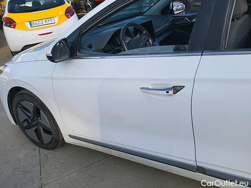  Hyundai   Ioniq HYUNDAI / 2019 / 5P / berlina con portón 1.6 GDI HEV Tecno DCT #28