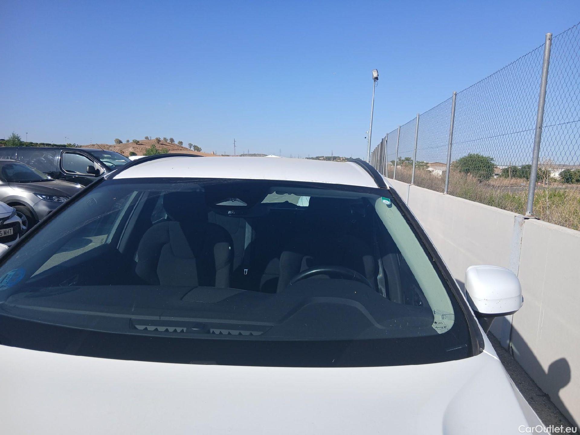  Volvo  XC60 VOLVO  / 2017 / 5P / todoterreno 2.0 B4 D Momentum Pro Auto #13