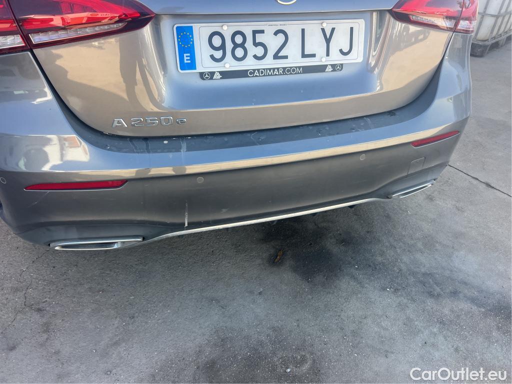  Mercedes  A-Klasse MERCEDES-BENZ Clase A / 2018 / 5P / berlina con portón A 250 e #23