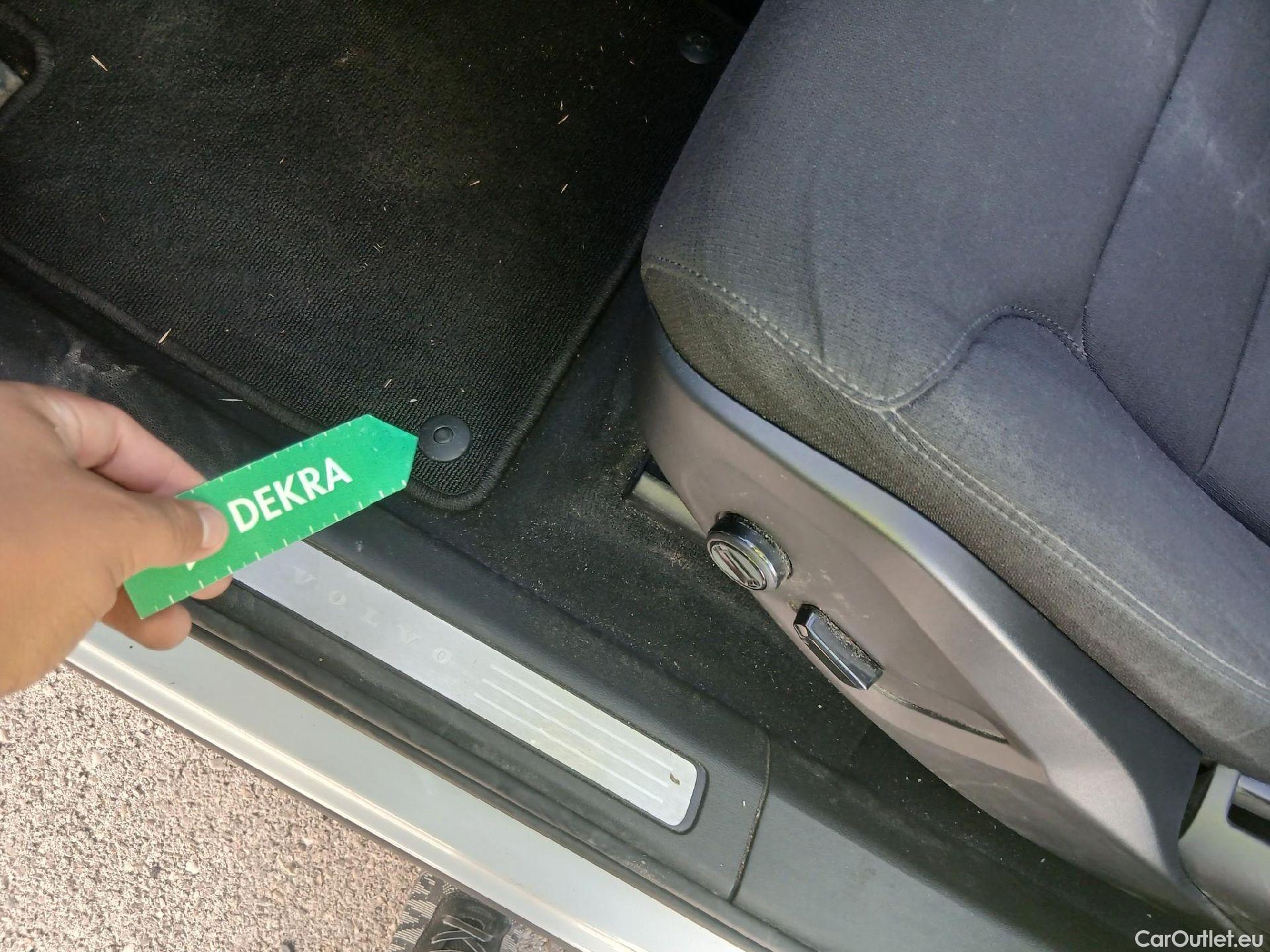  Volvo  XC60 VOLVO  / 2017 / 5P / todoterreno 2.0 B4 D Momentum Pro Auto #6