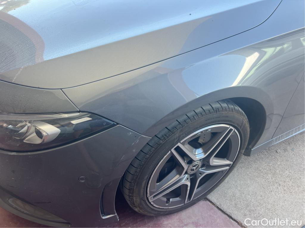  Mercedes  A-Klasse MERCEDES-BENZ Clase A / 2018 / 5P / berlina con portón A 250 e #17