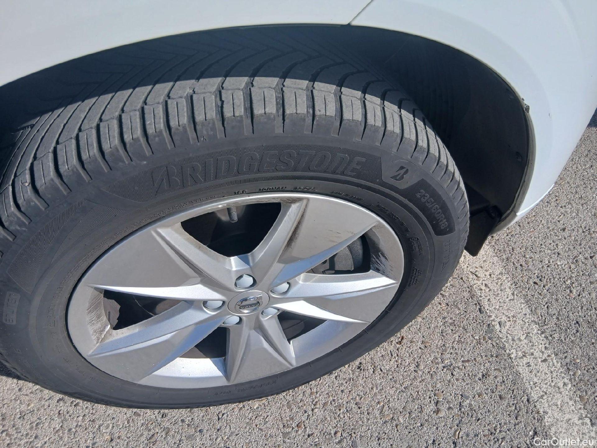  Volvo  XC60 VOLVO  / 2017 / 5P / todoterreno 2.0 B4 D Momentum Pro Auto #3