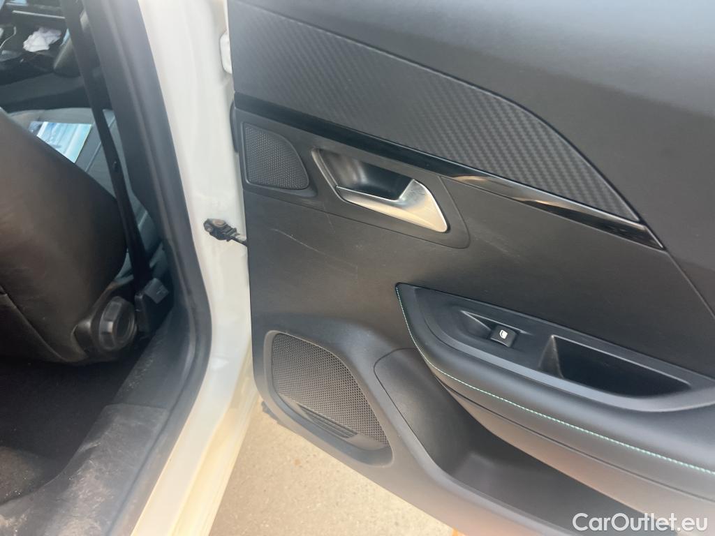  Peugeot  2008 PEUGEOT  / 2019 / 5P / todoterreno Allure Pack Puretech 130 S&S EAT8 (AC) #15