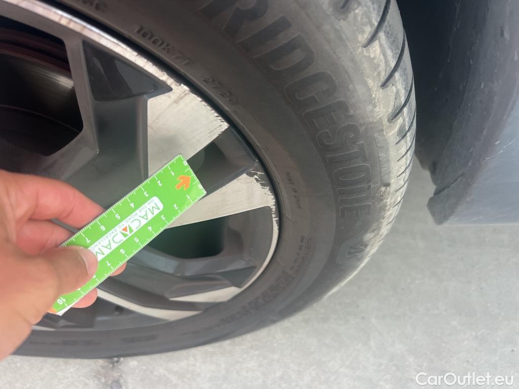  Peugeot  2008 PEUGEOT  / 2019 / 5P / todoterreno Allure Pack Puretech 130 S&S EAT8 (AC) #4