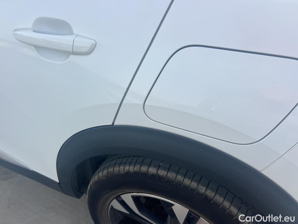  Peugeot  2008 PEUGEOT  / 2019 / 5P / todoterreno Allure Pack Puretech 130 S&S EAT8 (AC) #36