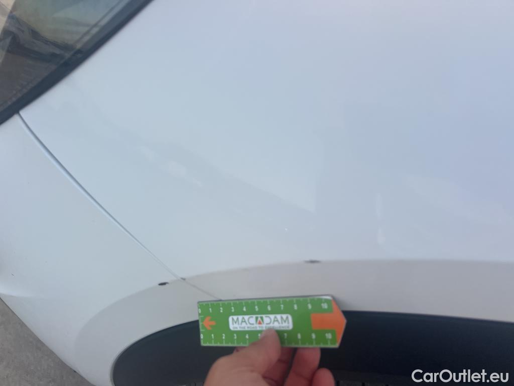  Peugeot  2008 PEUGEOT  / 2019 / 5P / todoterreno Allure Pack Puretech 130 S&S EAT8 (AC) #23