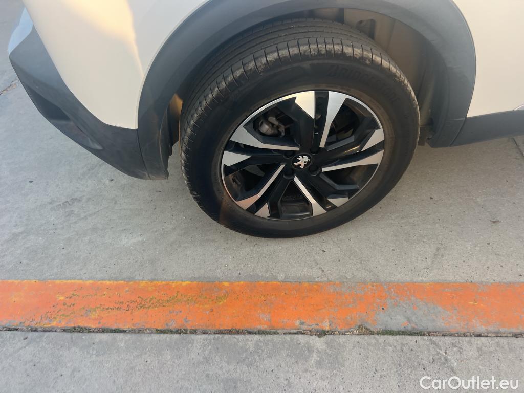  Peugeot  2008 PEUGEOT  / 2019 / 5P / todoterreno Allure Pack Puretech 130 S&S EAT8 (AC) #7