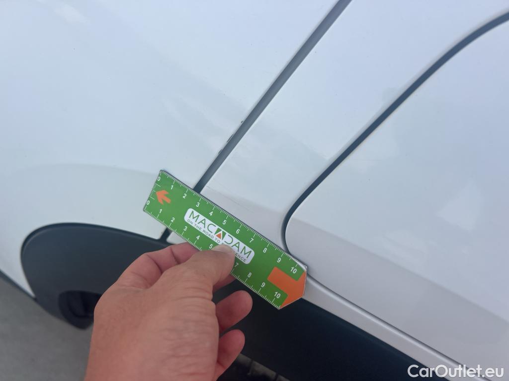  Peugeot  2008 PEUGEOT  / 2019 / 5P / todoterreno Allure Pack Puretech 130 S&S EAT8 (AC) #37