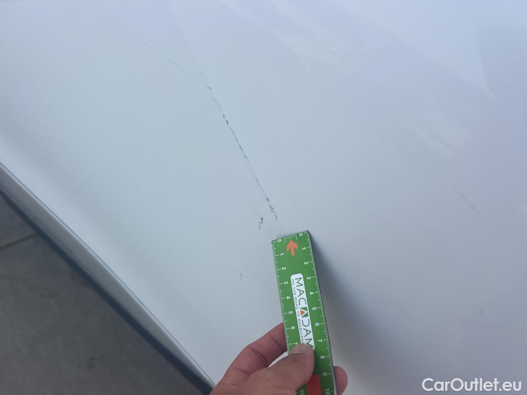  Peugeot  2008 PEUGEOT  / 2019 / 5P / todoterreno Allure Pack Puretech 130 S&S EAT8 (AC) #18
