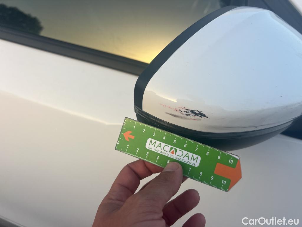  Peugeot  2008 PEUGEOT  / 2019 / 5P / todoterreno Allure Pack Puretech 130 S&S EAT8 (AC) #35