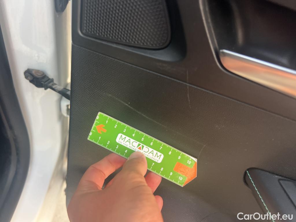  Peugeot  2008 PEUGEOT  / 2019 / 5P / todoterreno Allure Pack Puretech 130 S&S EAT8 (AC) #16