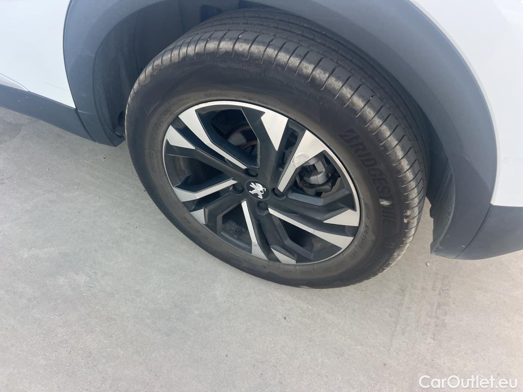  Peugeot  2008 PEUGEOT  / 2019 / 5P / todoterreno Allure Pack Puretech 130 S&S EAT8 (AC) #1