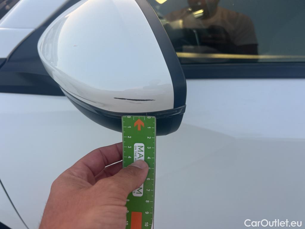  Peugeot  2008 PEUGEOT  / 2019 / 5P / todoterreno Allure Pack Puretech 130 S&S EAT8 (AC) #33