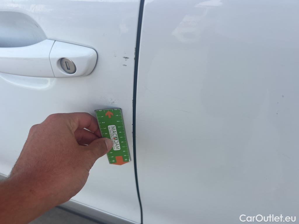  Peugeot  2008 PEUGEOT  / 2019 / 5P / todoterreno Allure Pack Puretech 130 S&S EAT8 (AC) #12