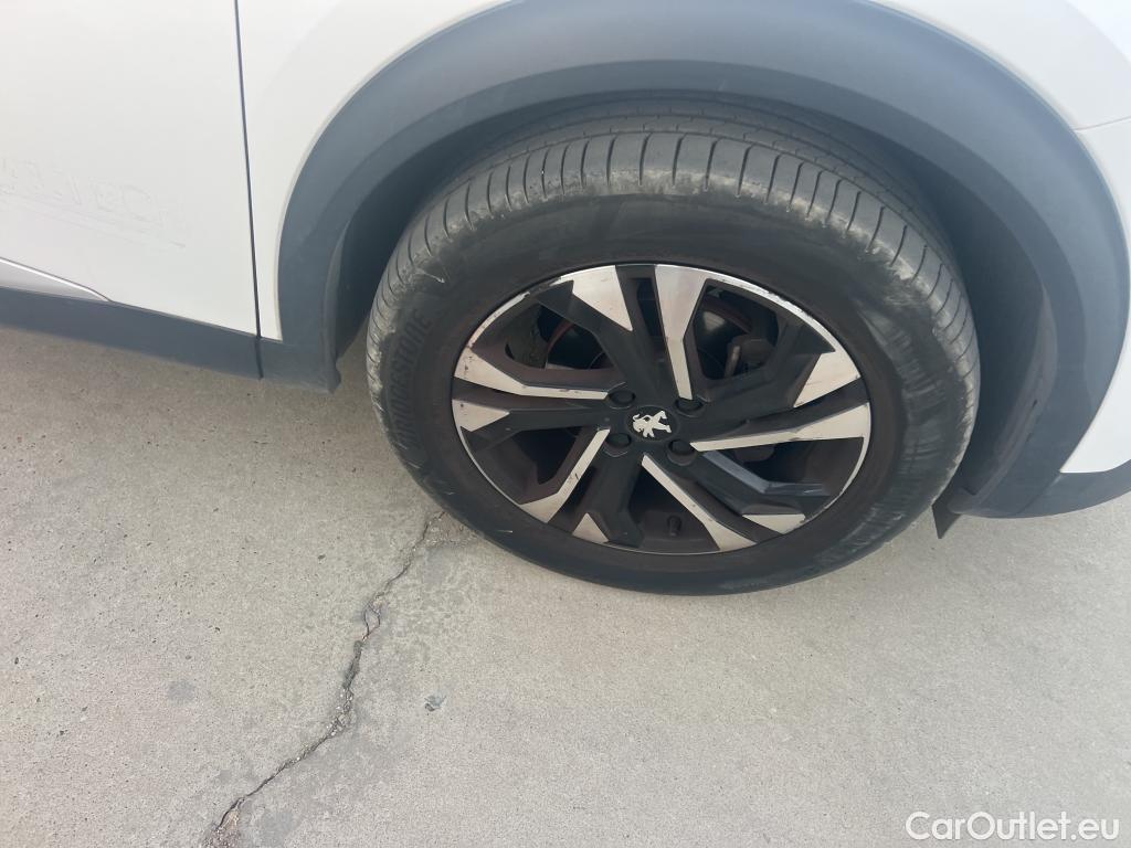  Peugeot  2008 PEUGEOT  / 2019 / 5P / todoterreno Allure Pack Puretech 130 S&S EAT8 (AC) #5