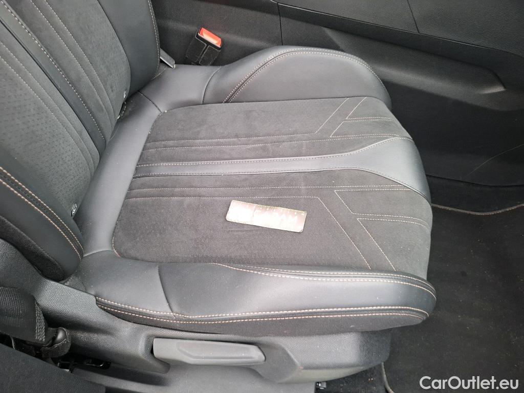  Peugeot  3008  GT 1.2 PureTech 130CV BVA8 E6d #64