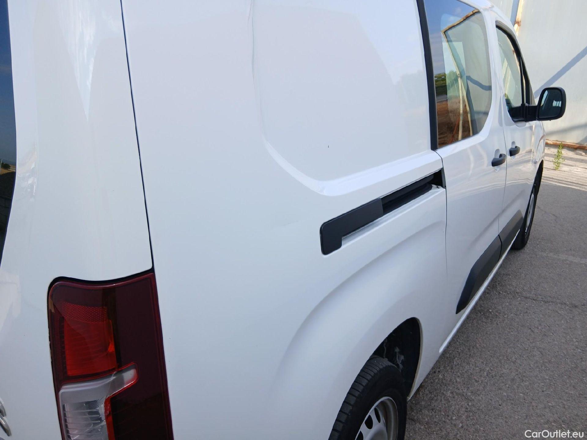  Citroen  Berlingo CITROEN  / 2018 / 5P / furgón derivado de turismo Doble Cab. Talla XL BlueHDi 100 CONTROL #17