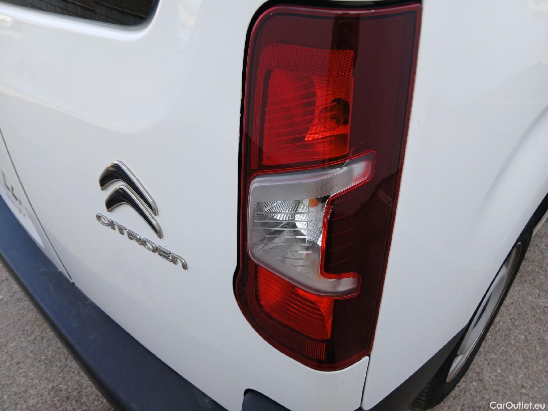  Citroen  Berlingo CITROEN  / 2018 / 5P / furgón derivado de turismo Doble Cab. Talla XL BlueHDi 100 CONTROL #16