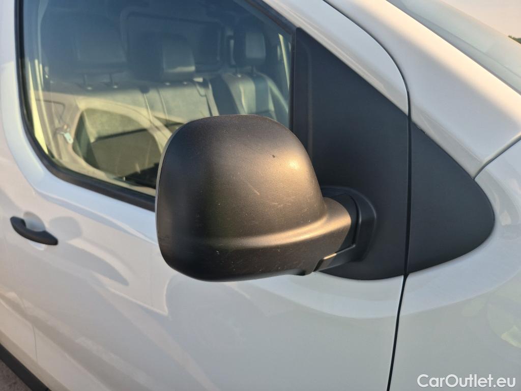  Opel  Vivaro OPEL  / 2019 / 4P / furgón 1.5 Diésel 88kW (120CV) M Std Express #39