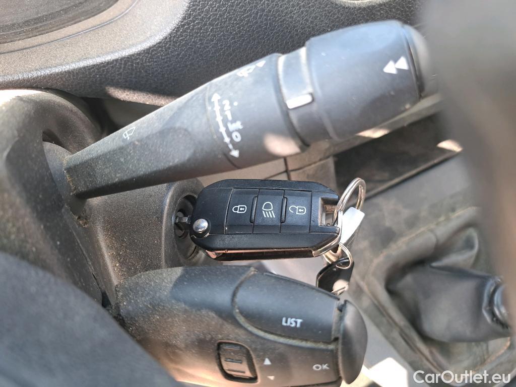  Opel  Vivaro OPEL  / 2019 / 4P / furgón 2.0 D 88kW (120CV) L Inc Express M.P. DC #8