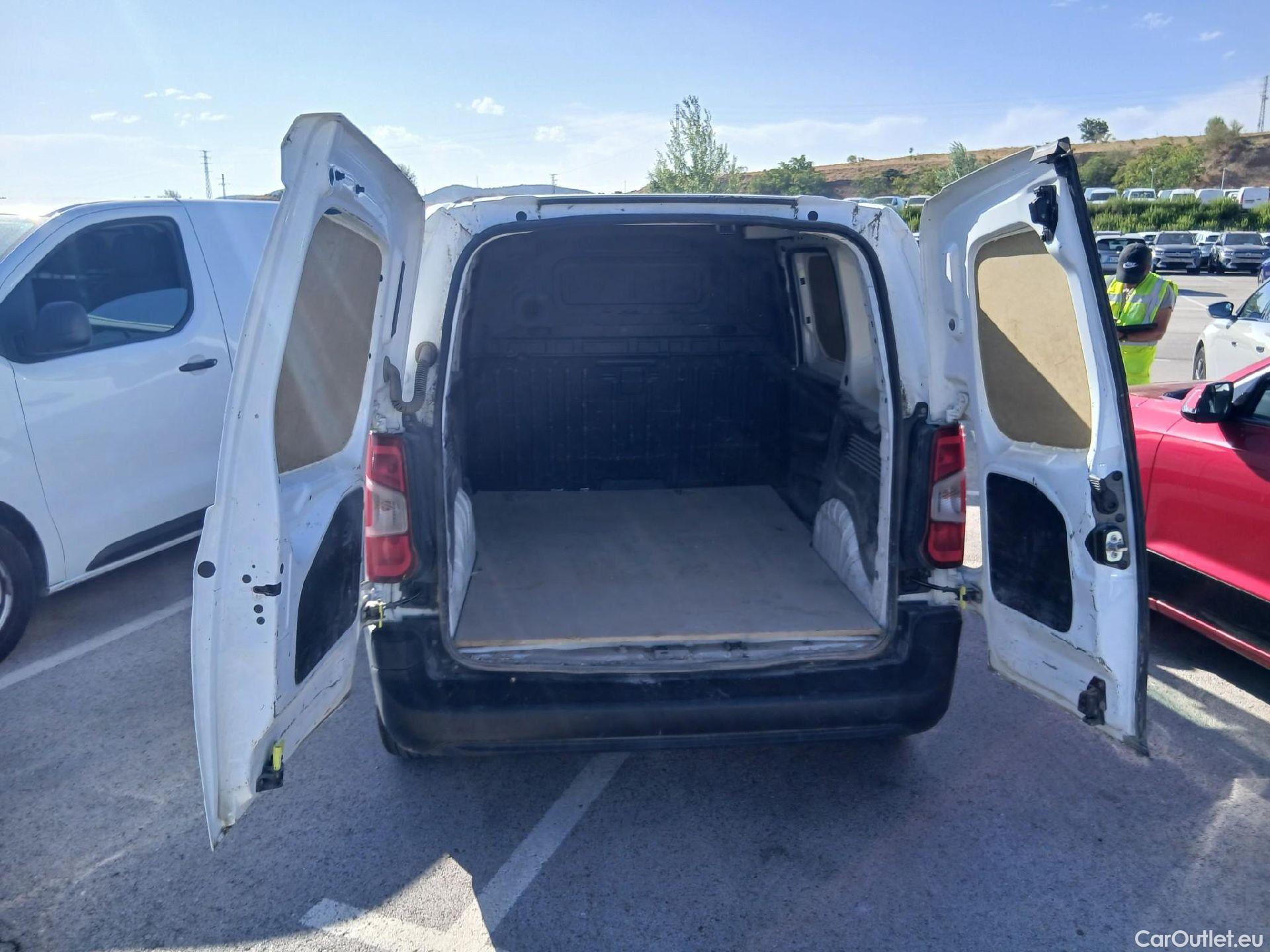 Opel  Combo OPEL  / 2018 / 3P / furgón derivado de turismo 1.5 TD 56kW (75CV) Express L H1 650kg #48