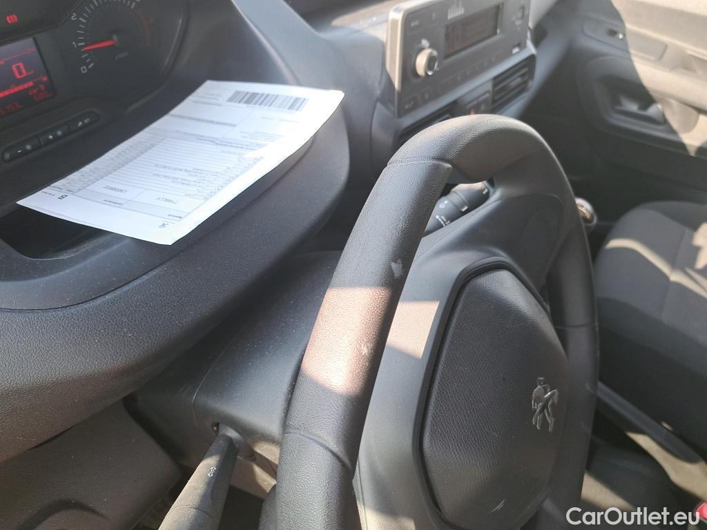  Peugeot  Partner PEUGEOT  / 2018 / 3P / furgón derivado de turismo Pro Standard 600kg BlueHDi 73kW (AC) #13