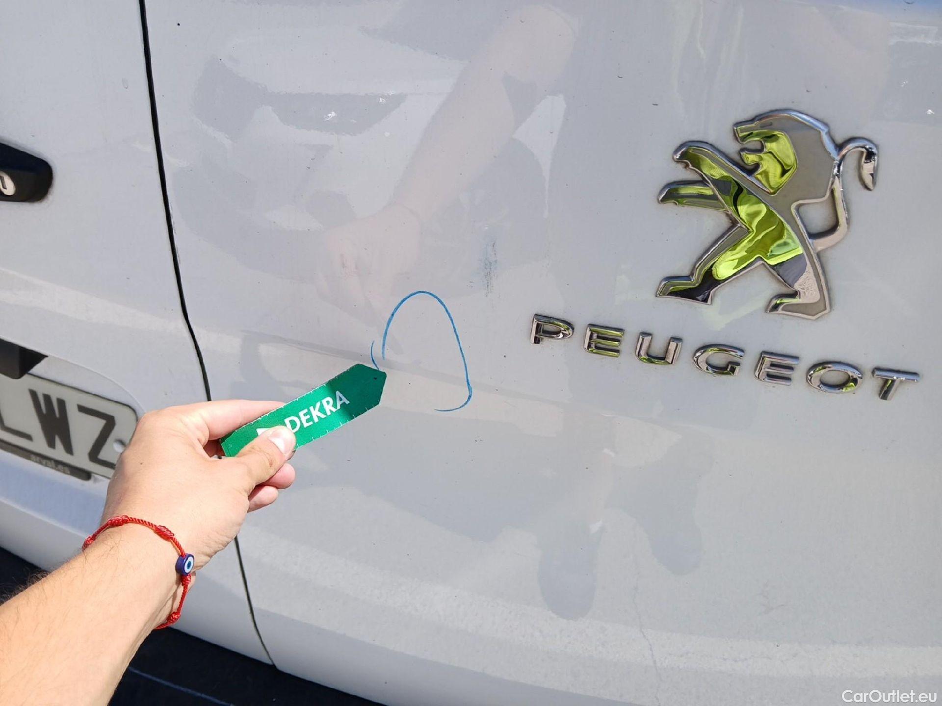  Peugeot  Expert PEUGEOT  / 2016 / 4P / furgón Furgón Premium 1.5 BlueHDi 100 Standard (AC) #28