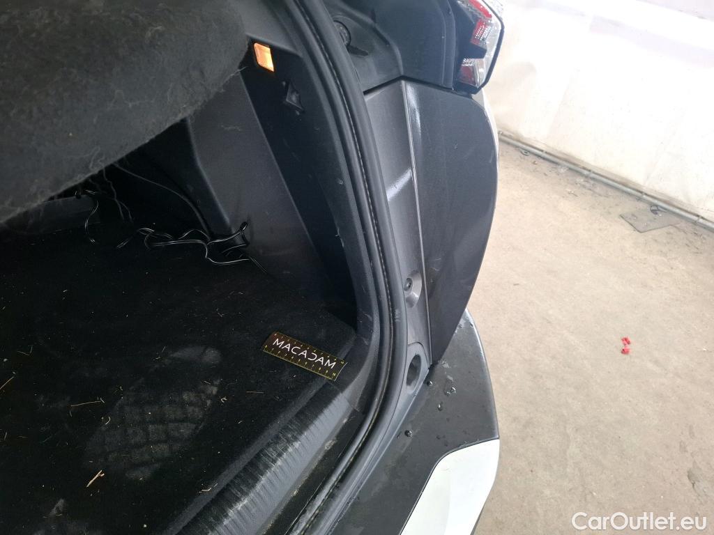  Peugeot  2008  Allure Pack 1.5 HDi 110CV BVM6 E6d #32