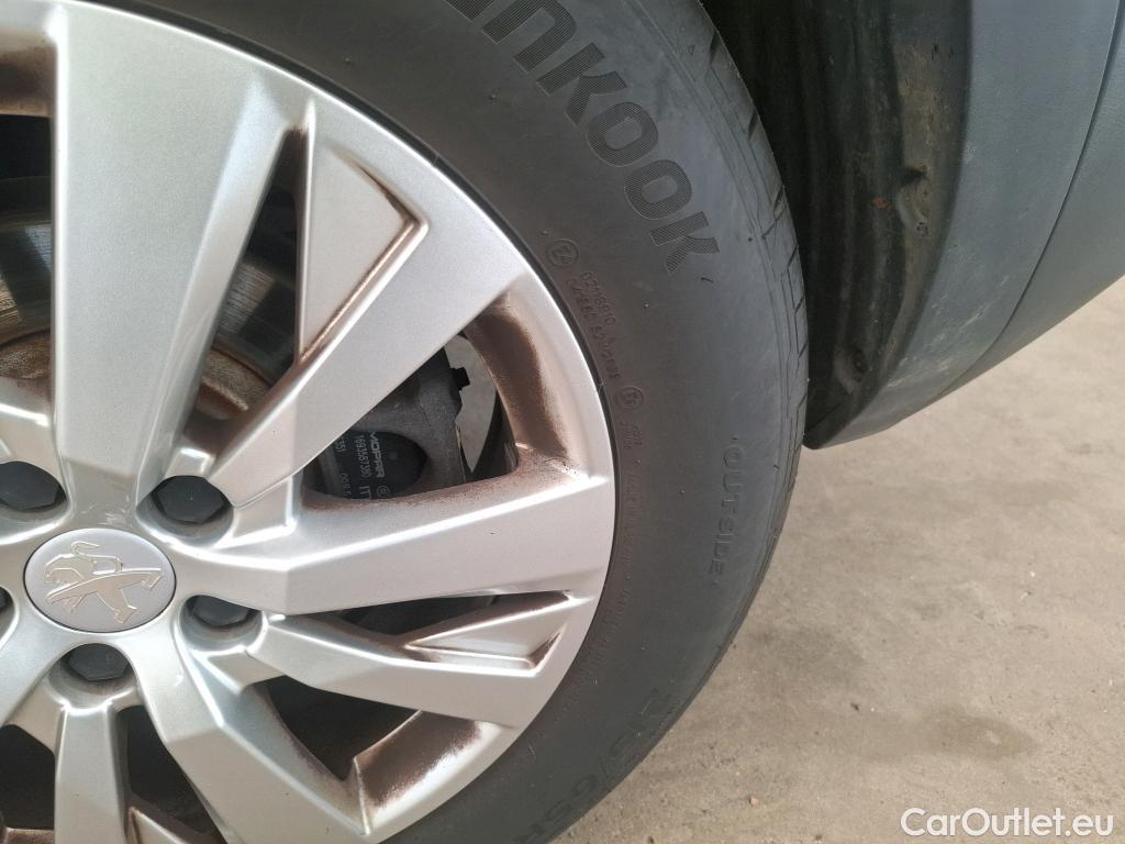  Peugeot  5008  Style 1.5 HDi 130CV BVM6 7 Sieges E6d #40