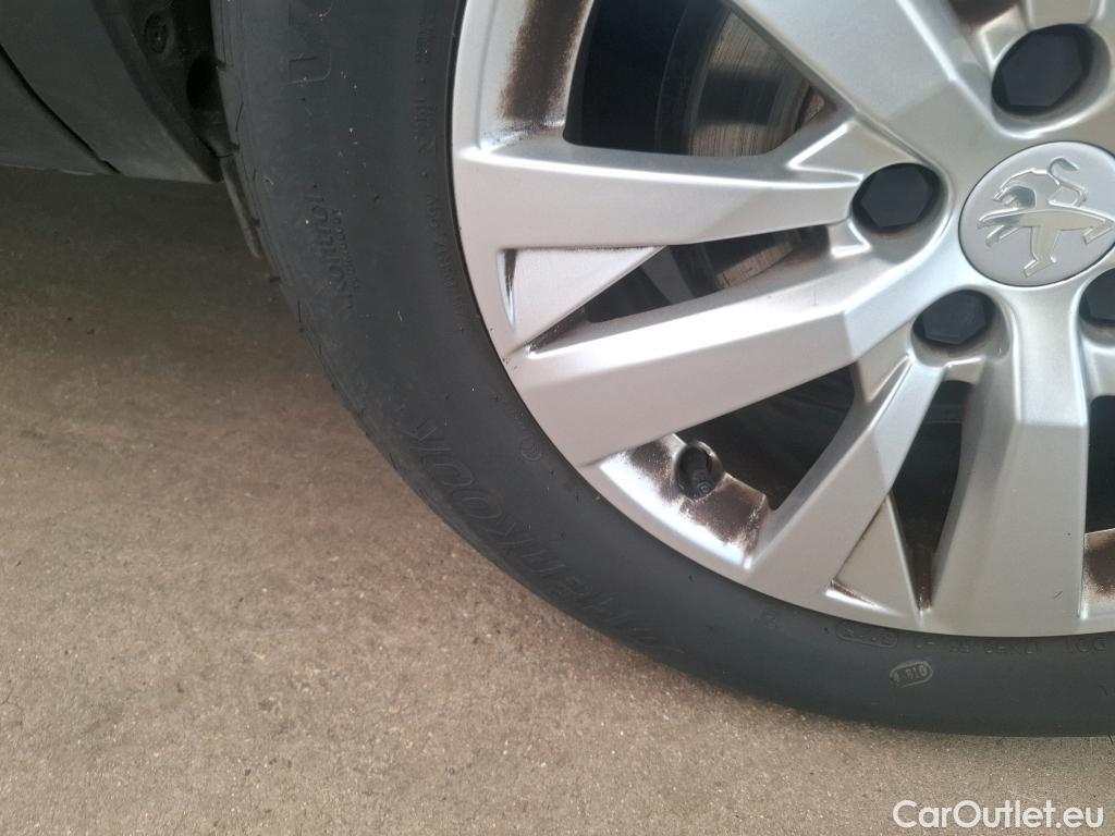  Peugeot  5008  Style 1.5 HDi 130CV BVM6 7 Sieges E6d #42