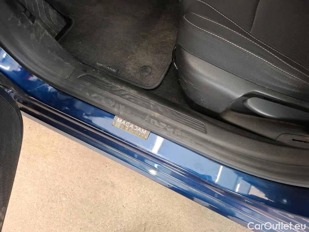  Renault  Megane RENAULT Mégane Berline / 2020 / 5P / Berline Business TCe 140 EDC FAP #52