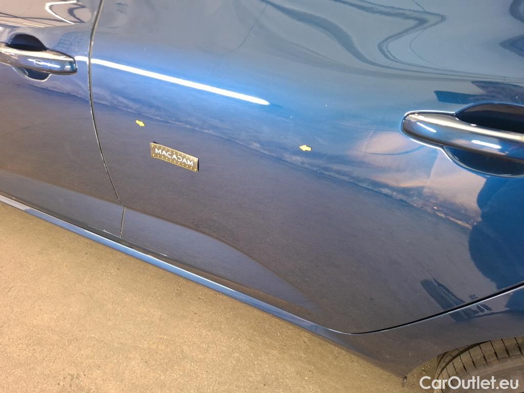  Renault  Megane RENAULT Mégane Berline / 2020 / 5P / Berline Business TCe 140 EDC FAP #79