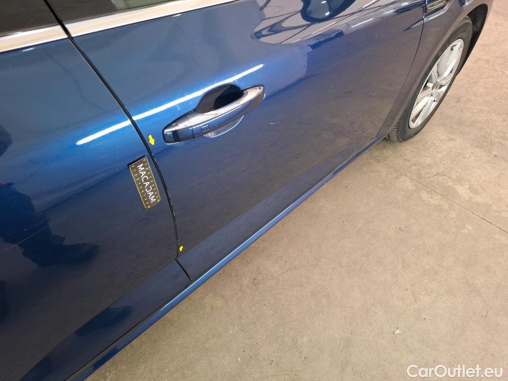  Renault  Megane RENAULT Mégane Berline / 2020 / 5P / Berline Business TCe 140 EDC FAP #77