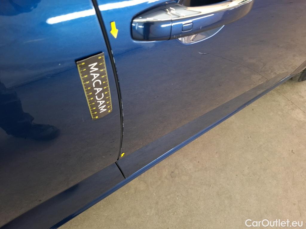  Renault  Megane RENAULT Mégane Berline / 2020 / 5P / Berline Business TCe 140 EDC FAP #78