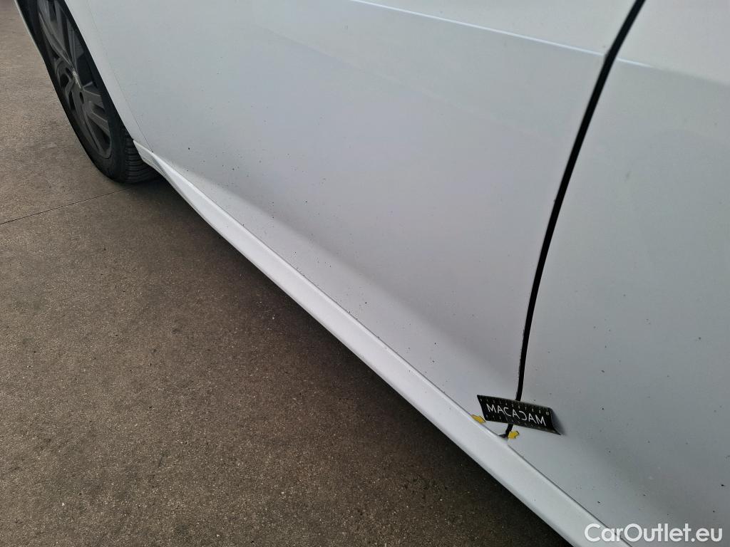  Peugeot  208 PEUGEOT  / 2019 / 5P / Berline / VU 1.2 PT 100 S&S EAT8 Active Business R #14