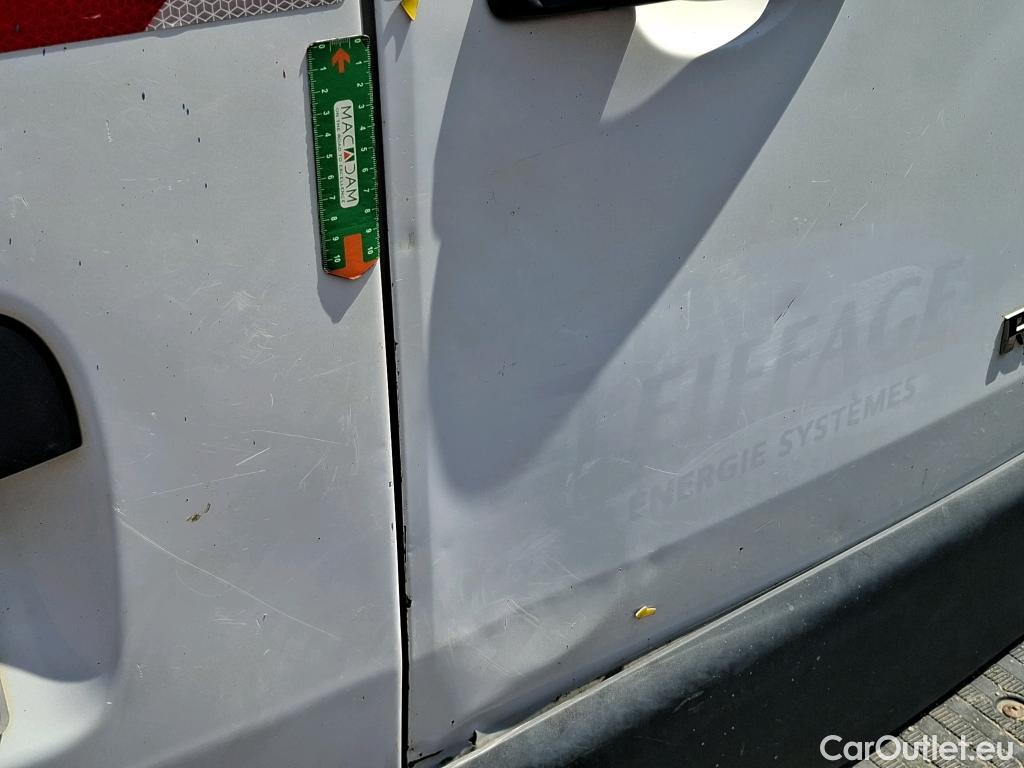  Renault  Master  III Fourgon L2H2 3 5 Grand Confort dCi 110CV BVM6 E6 #9